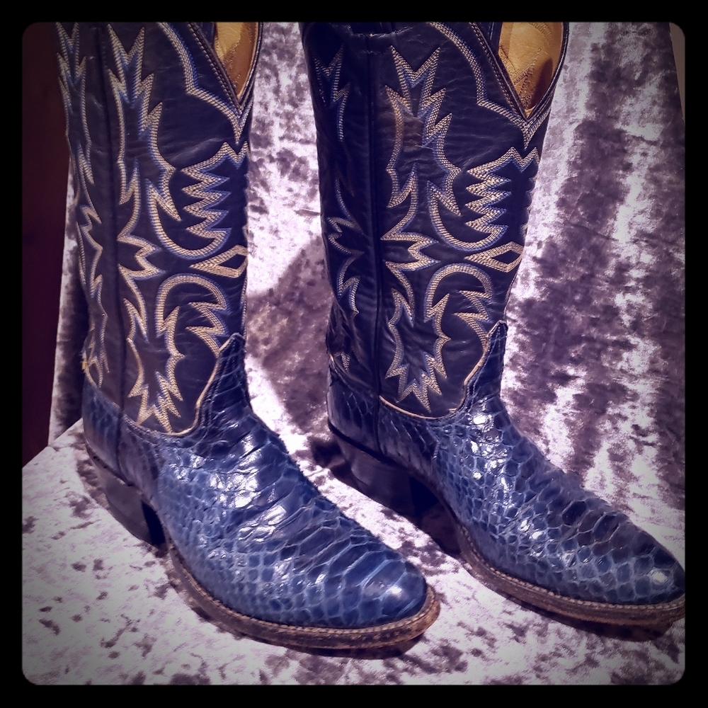 Women snakeskin boots